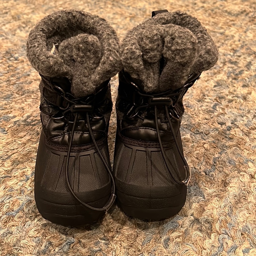 Cat & Jack Black Snow Boots 9/10